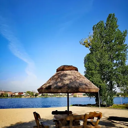 Za Jeziorem Hotel *